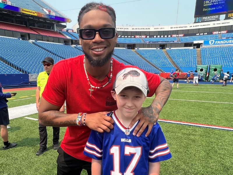 David Lyons (right) met Buffalo Bills safety Damar Hamlin at a team-sponsored CPR training event. (Photo courtesy of Russ Lyons)