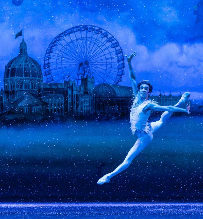 Edson Barbosa performing in the 2022 production of