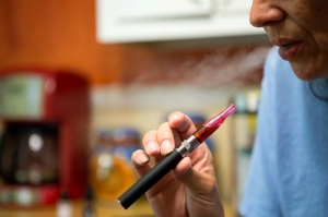 Man holding e-cigarette
