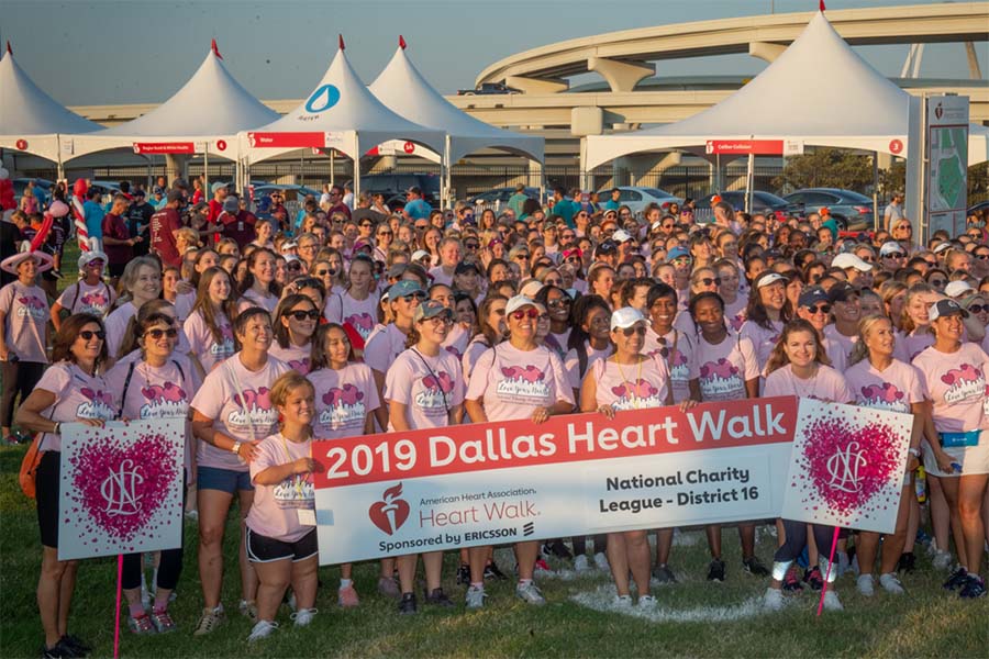 2019 Heartwalk National Charity League large group of volunteers gathered for photo op